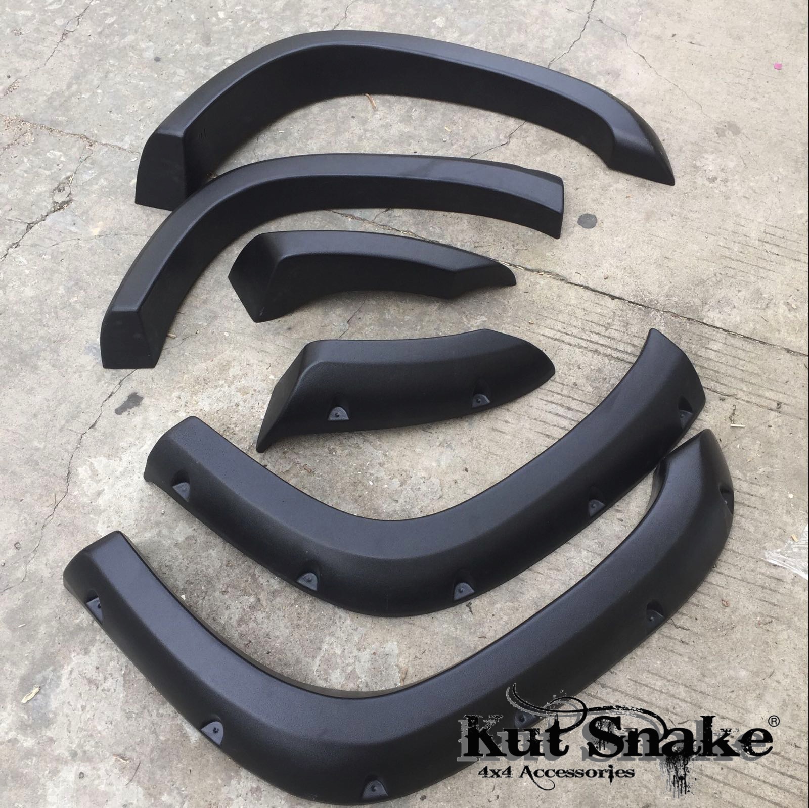 Toyota HiLux 167 Double Cab- Kut Snake tiivalaiendid (95 mm) - Pilt 4