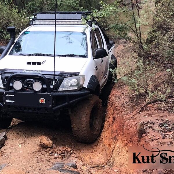 Toyota HiLux 2005-2012 Standard - Kut Snake tiivalaiendid (50 mm)
