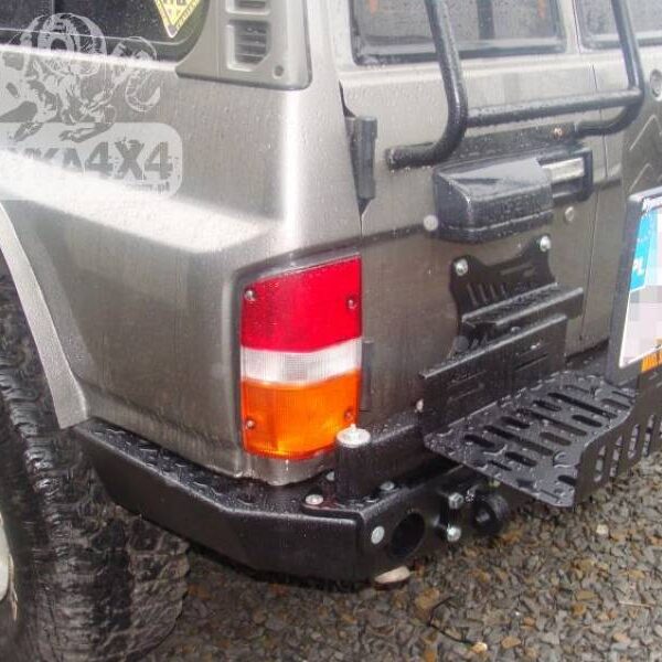 Nissan Patrol Y60 - Fabryka 4x4 plastik kanistrihoidja 30L