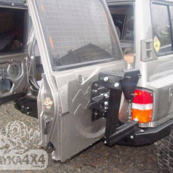 Nissan Patrol Y60 - Fabryka 4x4 rattahoidja