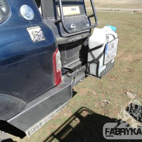Nissan Patrol Y61 - Fabryka 4x4 plastik kanistrihoidja 30L