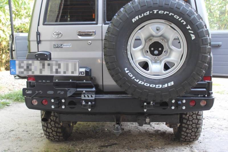 TOYOTA LAND CRUISER HZJ71 99-07 - Fabryka 4x4 plastik kanistrihoidja 30L