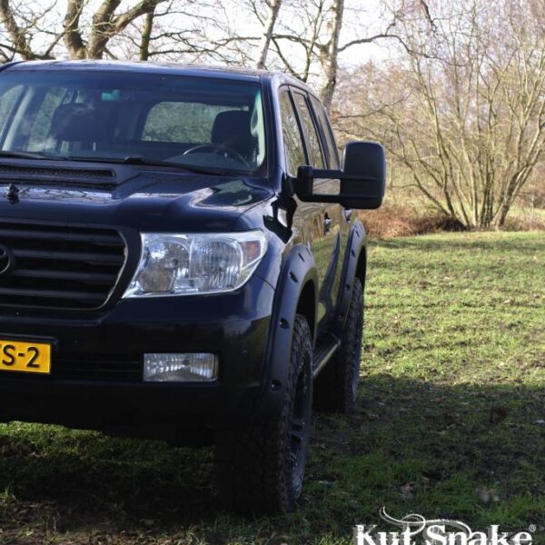 Toyota Land Cruiser 200 sile viimistlus - Kut Snake tiivalaiendid (50 mm)