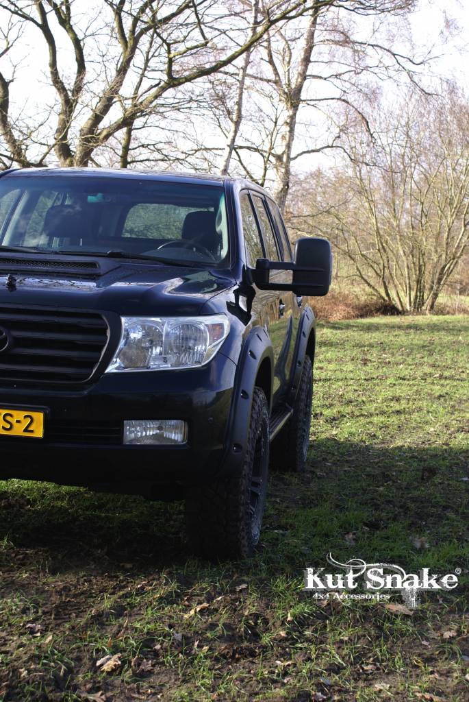Toyota Land Cruiser 200 sile viimistlus - Kut Snake tiivalaiendid (50 mm)