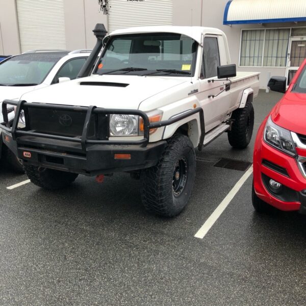 Toyota Land Cruiser 75 single cab - Kut Snake tiivalaiendid (50 mm)