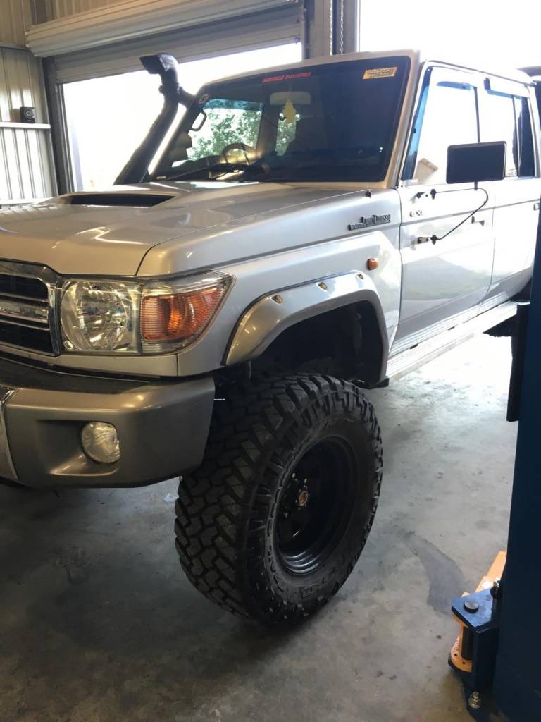 Toyota Land Cruiser 79 esimesed tiivalaiendid - Kut Snake tiivalaiendid (50 mm) - Pilt 3
