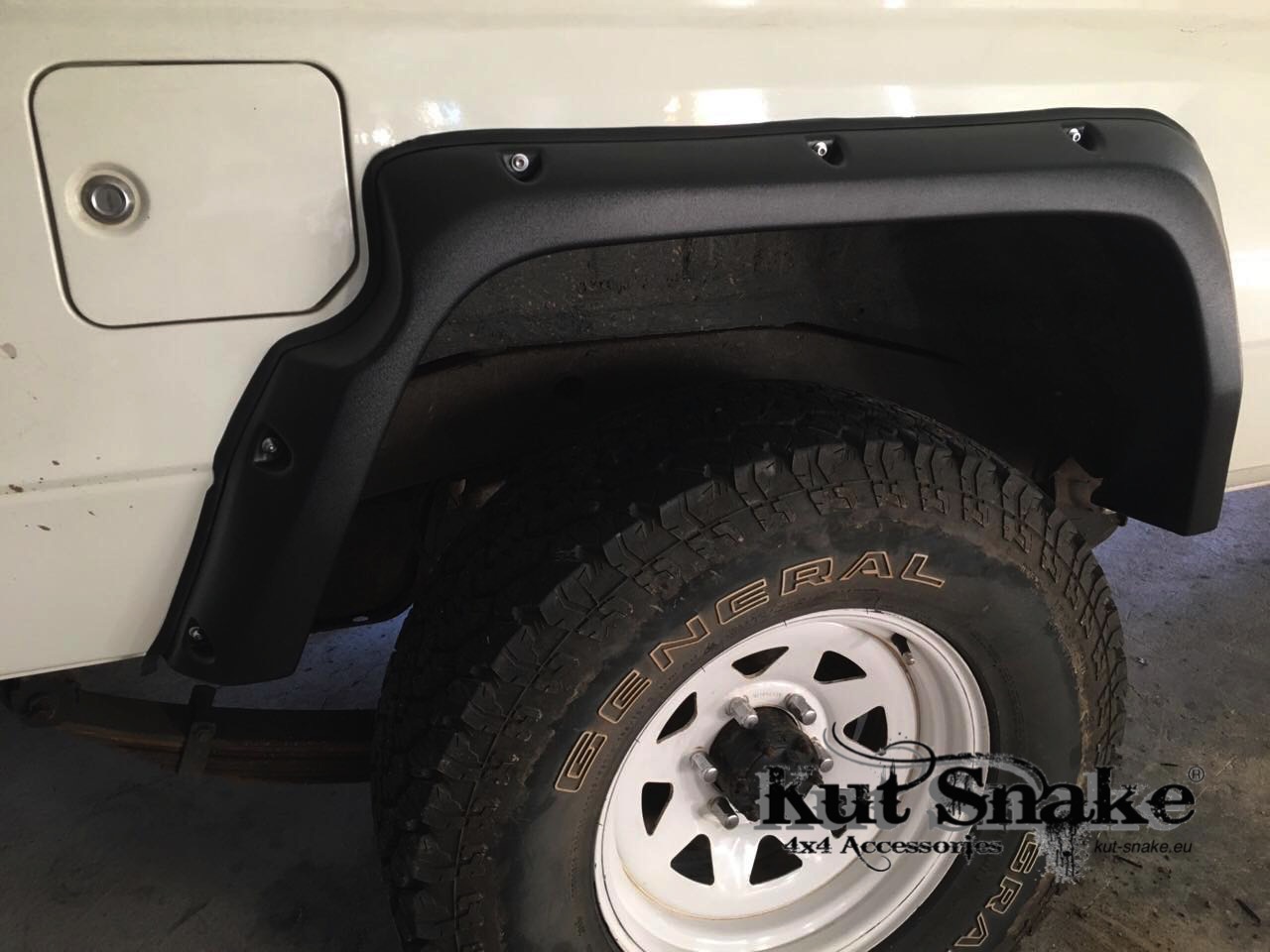 Toyota Land Cruiser Light Duty LJ7 seeria 2, KZJ7 1990 – 1996 - Kut Snake tiivalaiendid (50 mm)